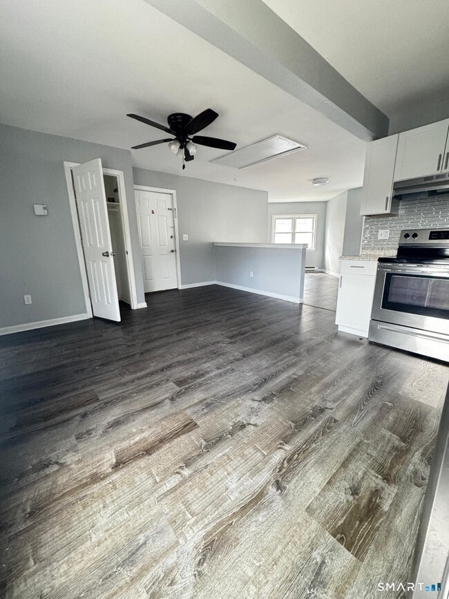 Building Photo - 33 Pond St