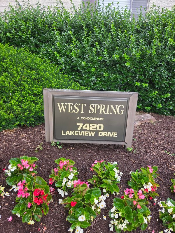 Building Photo - 7420 Lakeview Dr