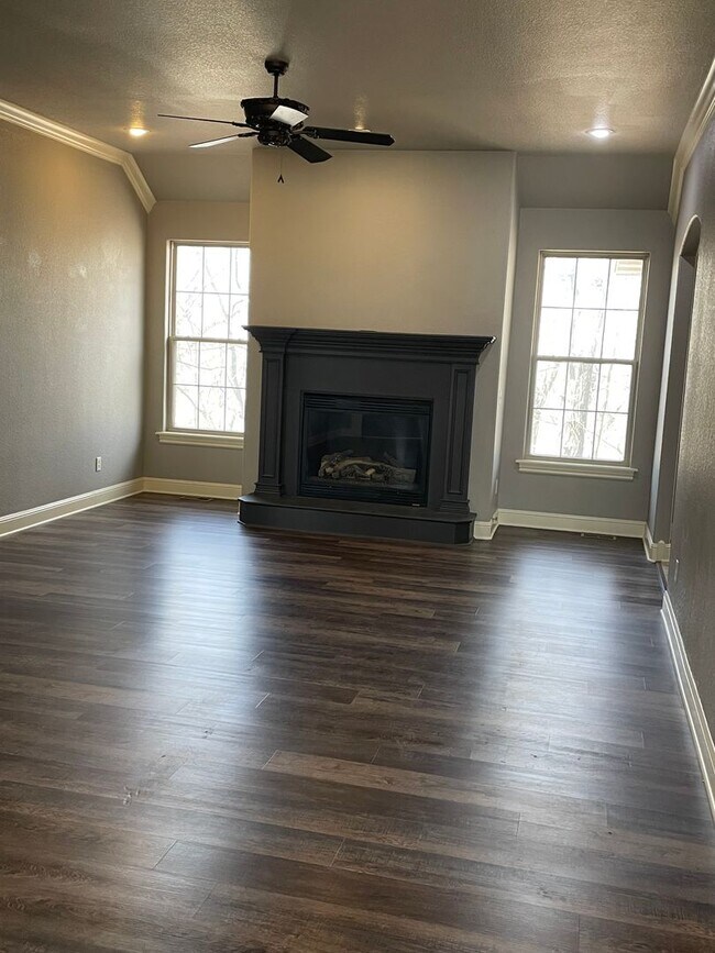 Foto del edificio - 3 Bedroom, 2 Full Bath, 2-car attached gar...