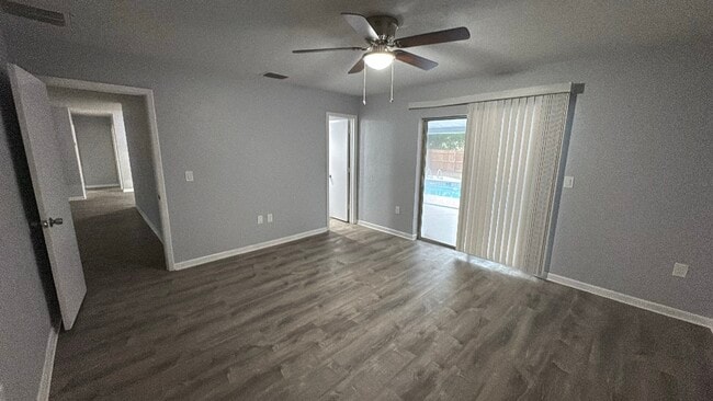 Building Photo - 12275 Linden Dr