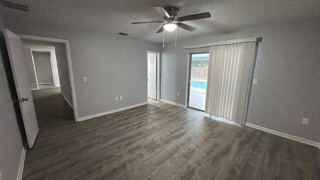 Foto del edificio - 12275 Linden Dr