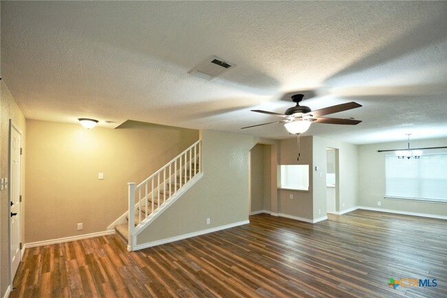 Building Photo - 744 Pinehurst Dr
