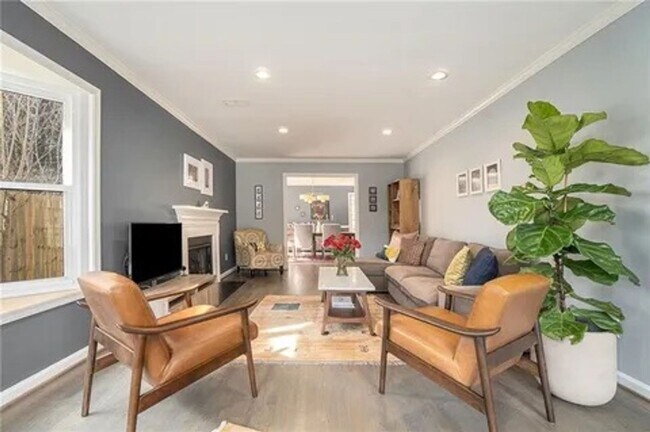 Foto del edificio - Charming 3bd/2.5bA Home Atlanta Near Emory & CDC w/ Private Fenced Yard in Cul-De-Sac!