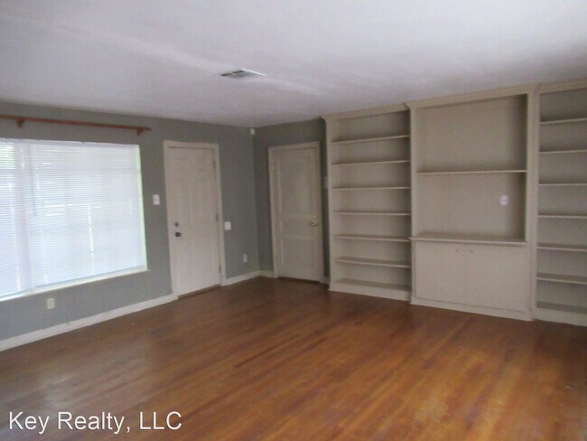 Foto del edificio - 3 br, 1.5 bath House - 2102 Cabrini Avenue