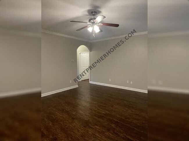Foto del edificio - 7501 Royal Oaks Dr