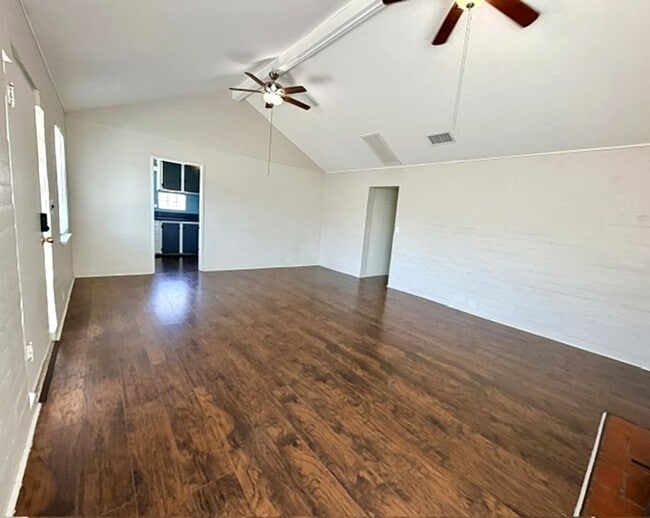 Building Photo - 445 1/2 E. Puente St