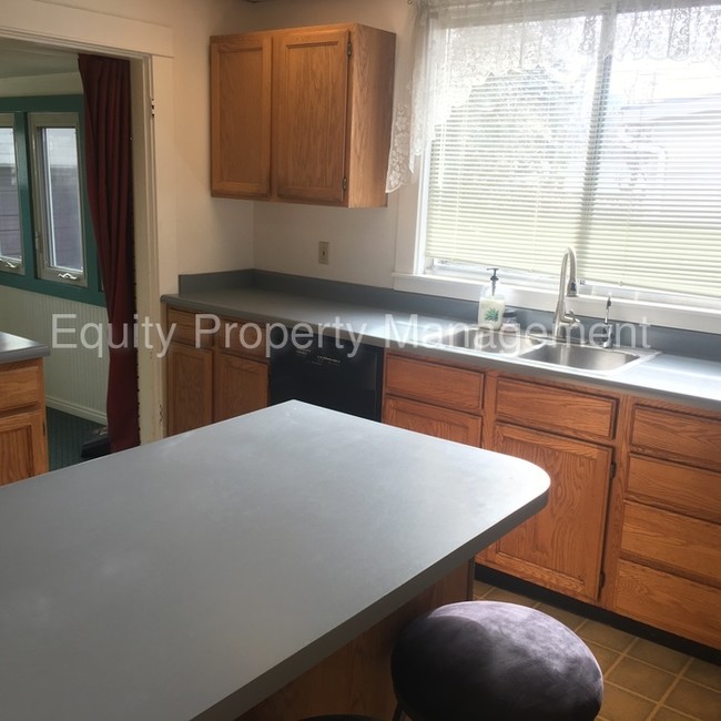 Building Photo - 1447 S 1000 E