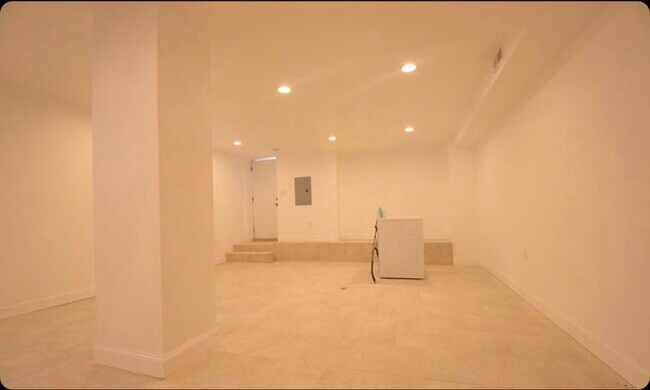 Foto del edificio - 431 E Woodlawn St