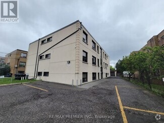 Building Photo - 2637 Keele St