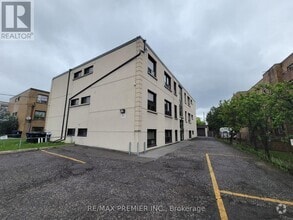 Building Photo - 2637 Keele St