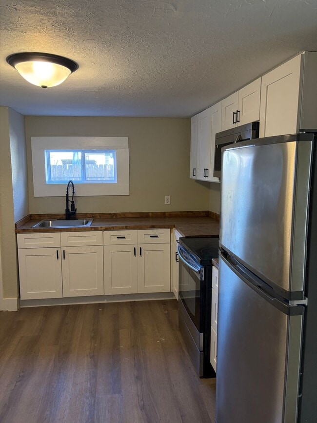 Building Photo - Newly remodeled 2-bedroom, 1-bathroom home...