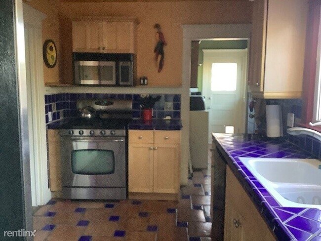 Building Photo - 2 br, 2 bath Apartment - 121 Brooks Avenue