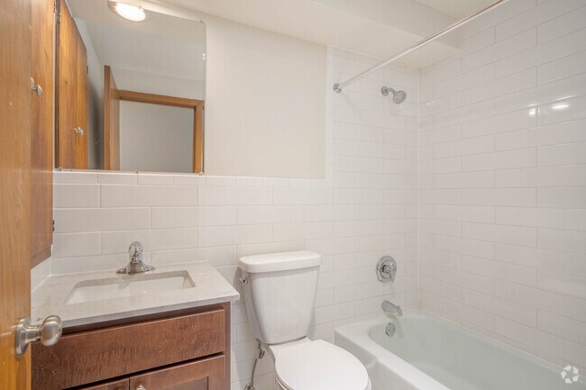 2BR,1BA - 900SF - Bathroom - 3530 18th Ave S