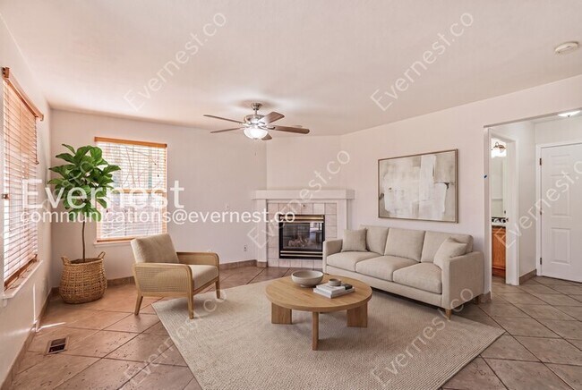 Foto del edificio - 5 Bed, 3.5 Bath Home with Fenced Yard & Garage / Available Now!