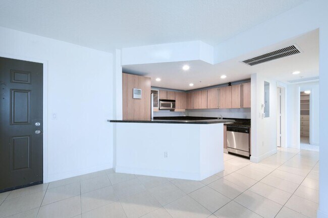 Building Photo - 610 Clematis St