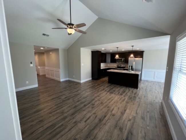 Building Photo - 910 Laurel Mdws Wy