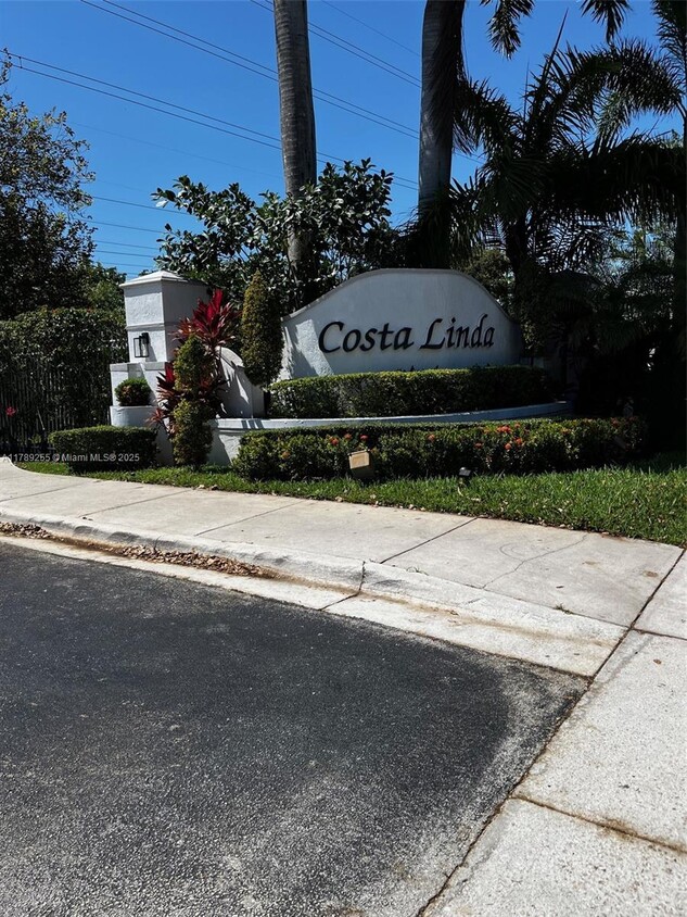 Foto principal - 5600 NW 107th Ave
