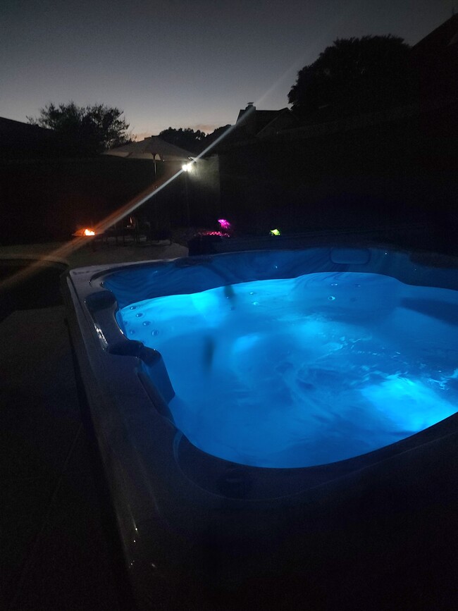 Hot tub - 606 Tudor Ct