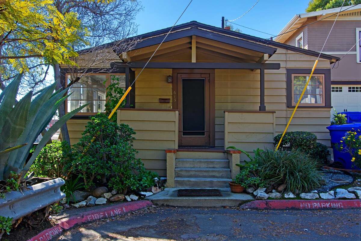 Primary Photo - 613 W Lewis St