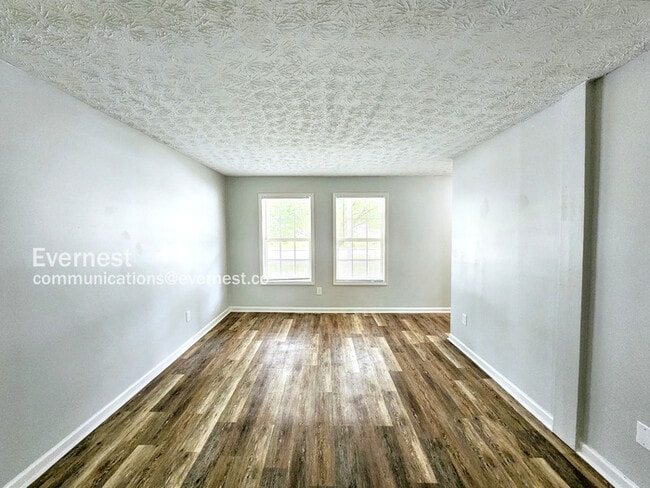 Building Photo - Updated 3 Bed & 2.5 Bath House in Monroe /...