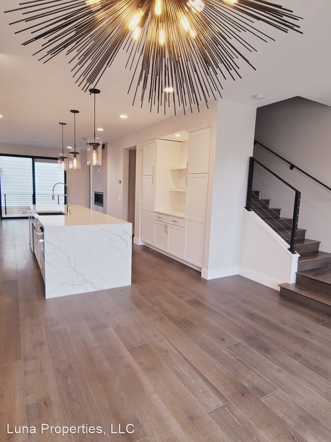 Building Photo - 3 br, 3.5 bath House - 475 N. Willson Ave