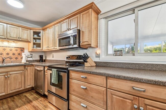 Foto del edificio - 349 Shirley Ave