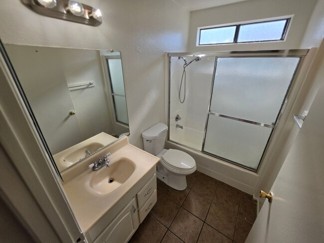 Building Photo - 2703 E 57th St