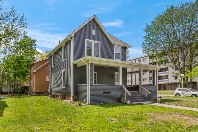 Building Photo - 713 W Illinois St