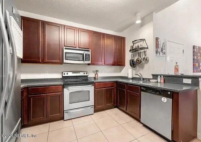 Foto del edificio - 8201 Green Parrot Rd