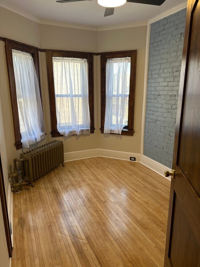 Foto del edificio - 117-129 N 2nd Ave E