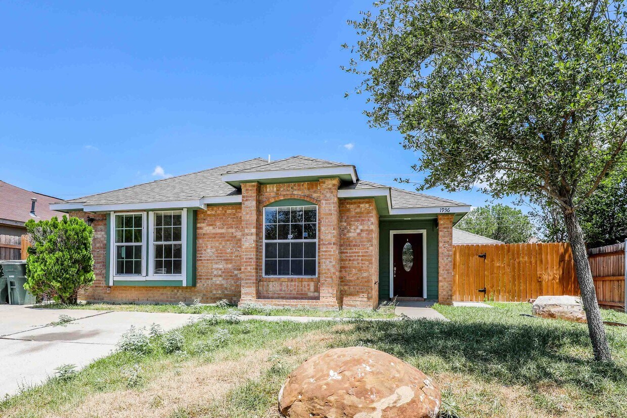 Primary Photo - 1936 Denmark Ln