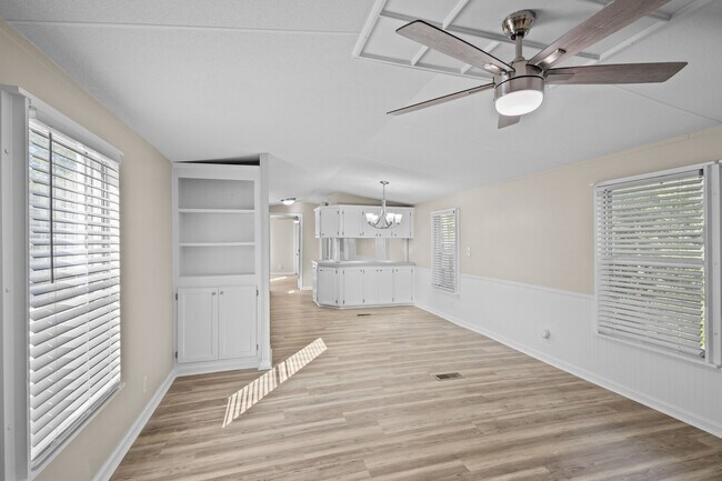 Foto del edificio - 2400 Spring Garden Rd