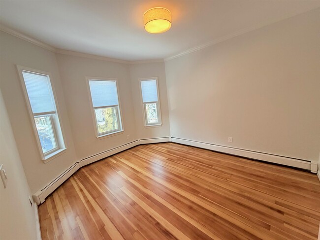 Building Photo - 172 Putnam Ave