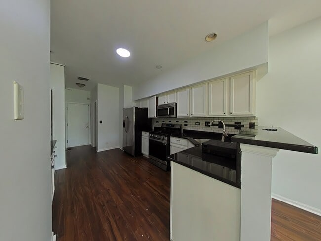 Building Photo - 945 Park Hill Cir
