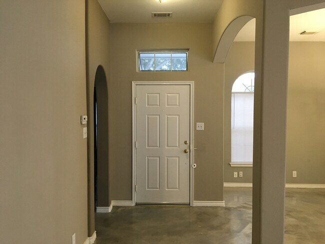 Foto del edificio - Welcome home to 824 Crossbranch!