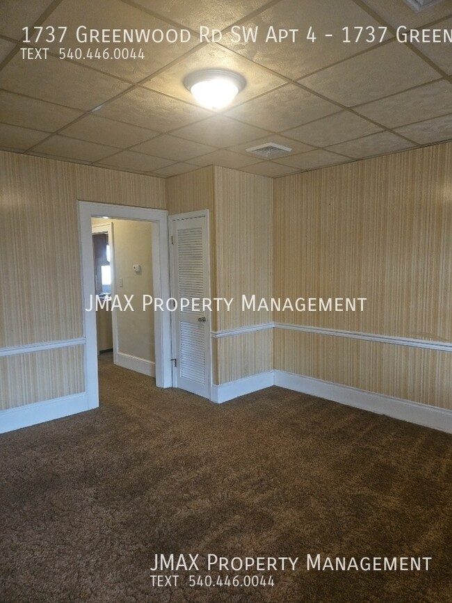 Building Photo - This property has a no security deposit op...