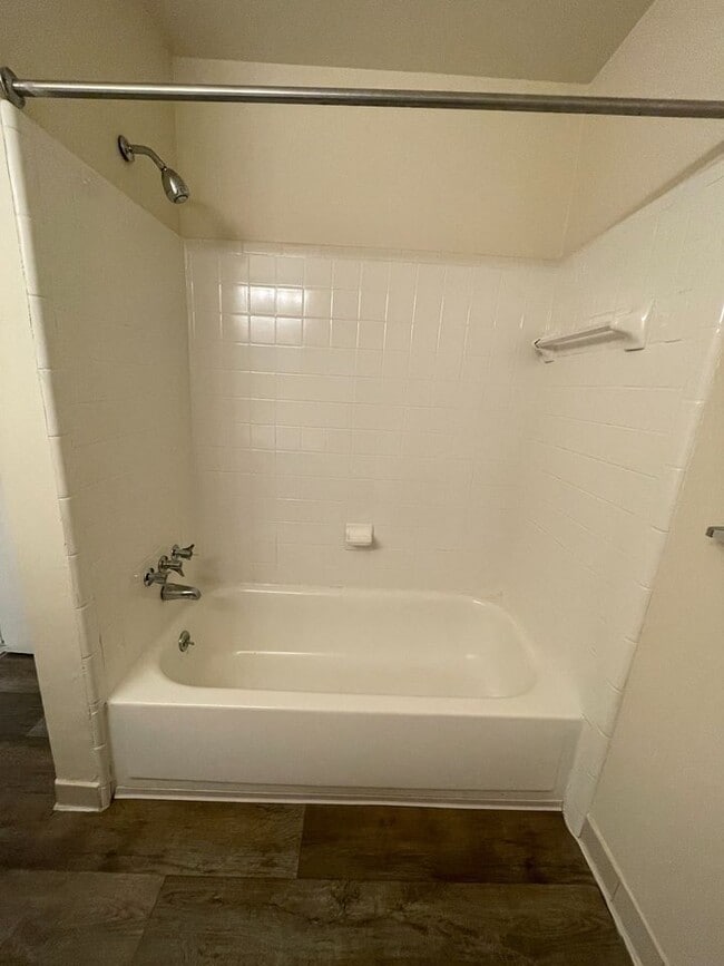 Building Photo - Willow Creek Apartments