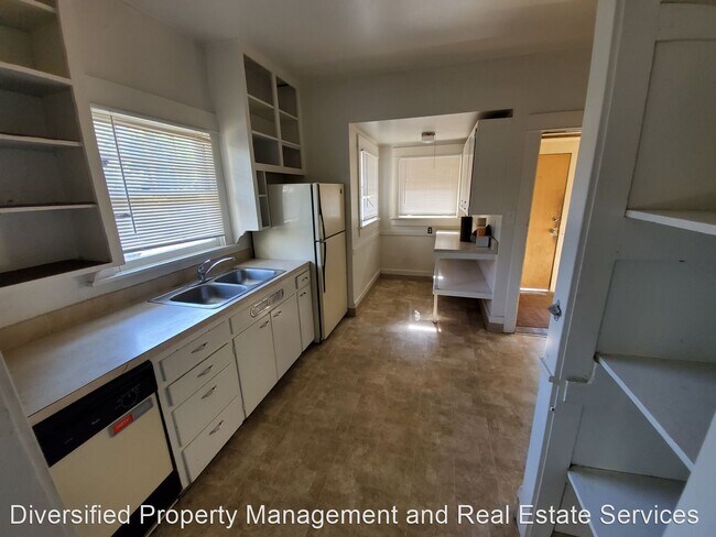 Foto del edificio - 5 br, 2 bath House - 204 NW Kings Blvd.