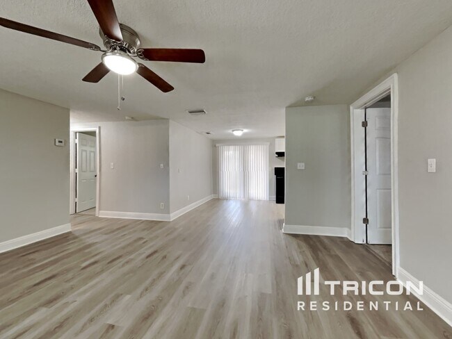 Foto del edificio - 6850 83rd Ave