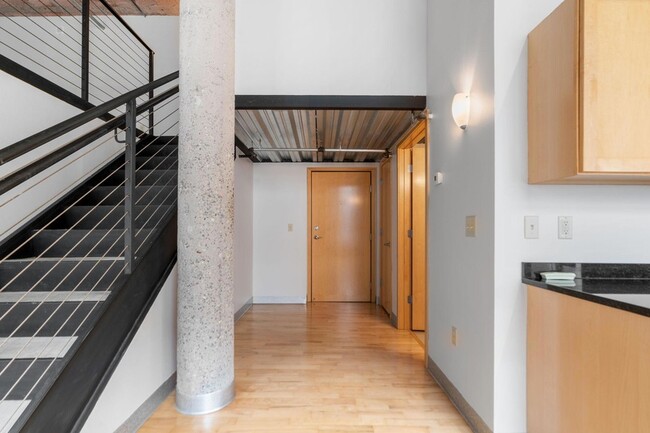 Building Photo - 521 S 7th St