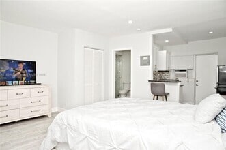 Building Photo - 4105 N Ocean Dr