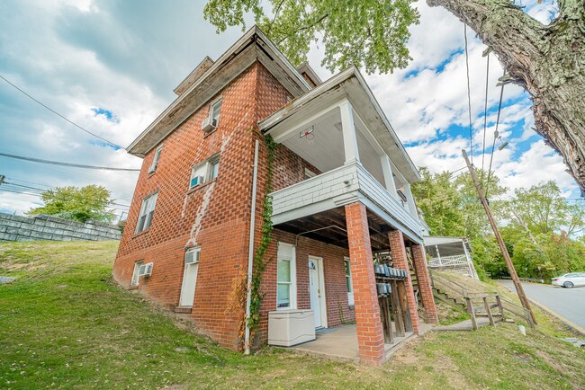 Foto del edificio - 719/721/723 Naomi St