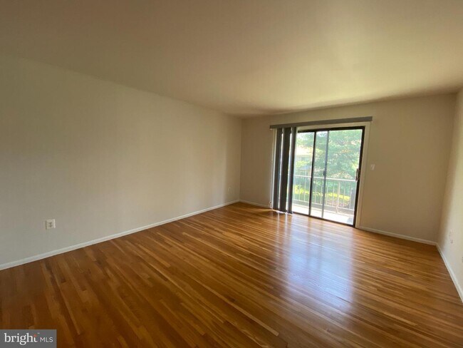 Foto del edificio - 501 Silver Ct
