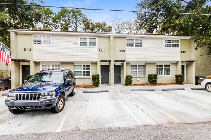 Primary Photo - Gorgeous 2 Bedroom Townhome with Private B...