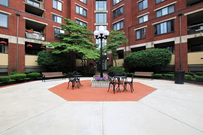 Foto del edificio - 85 Brainerd Rd