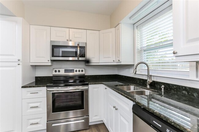 Building Photo - 420 Flamingo Dr