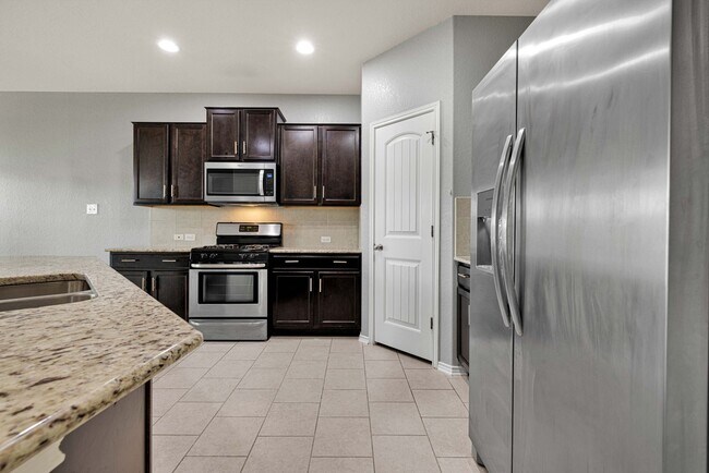 Foto del edificio - Beautiful 5-Bedroom Home for Rent in Valley Ranch!