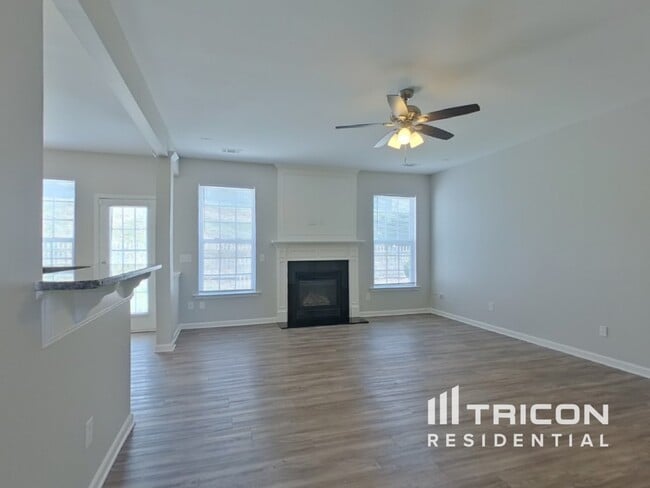 Building Photo - 301 Minitree Ln