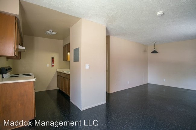 Building Photo - 404 Cornell Dr SE