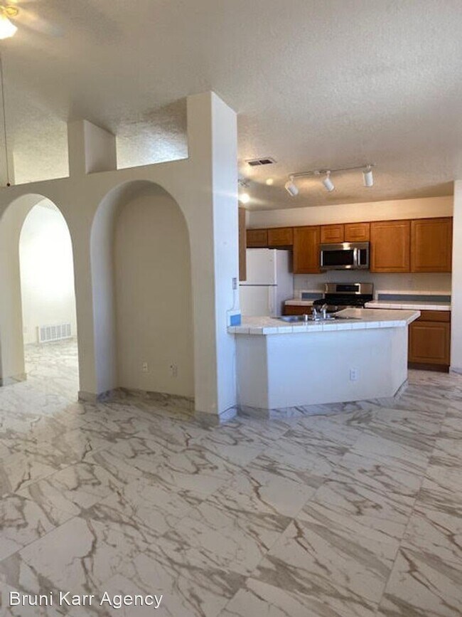 Foto del edificio - 3 br, 2 bath House - 815 Glacier Bay St SE